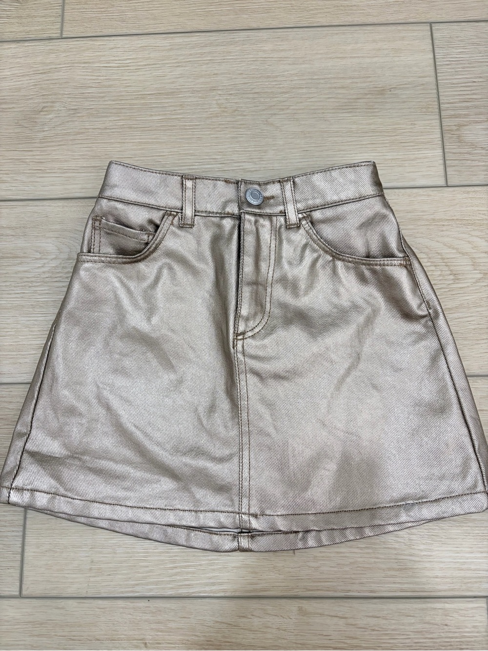 NWT H & M Girls Trendy Stylish Metallic Rose Gold A-Line Mini Skirt. Size 6X